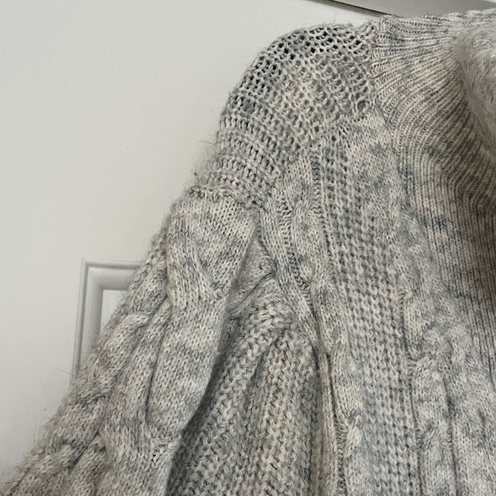 LOFT Light Gray V-Neck Cable Knit Sweater Size L - Picture 4 of 4